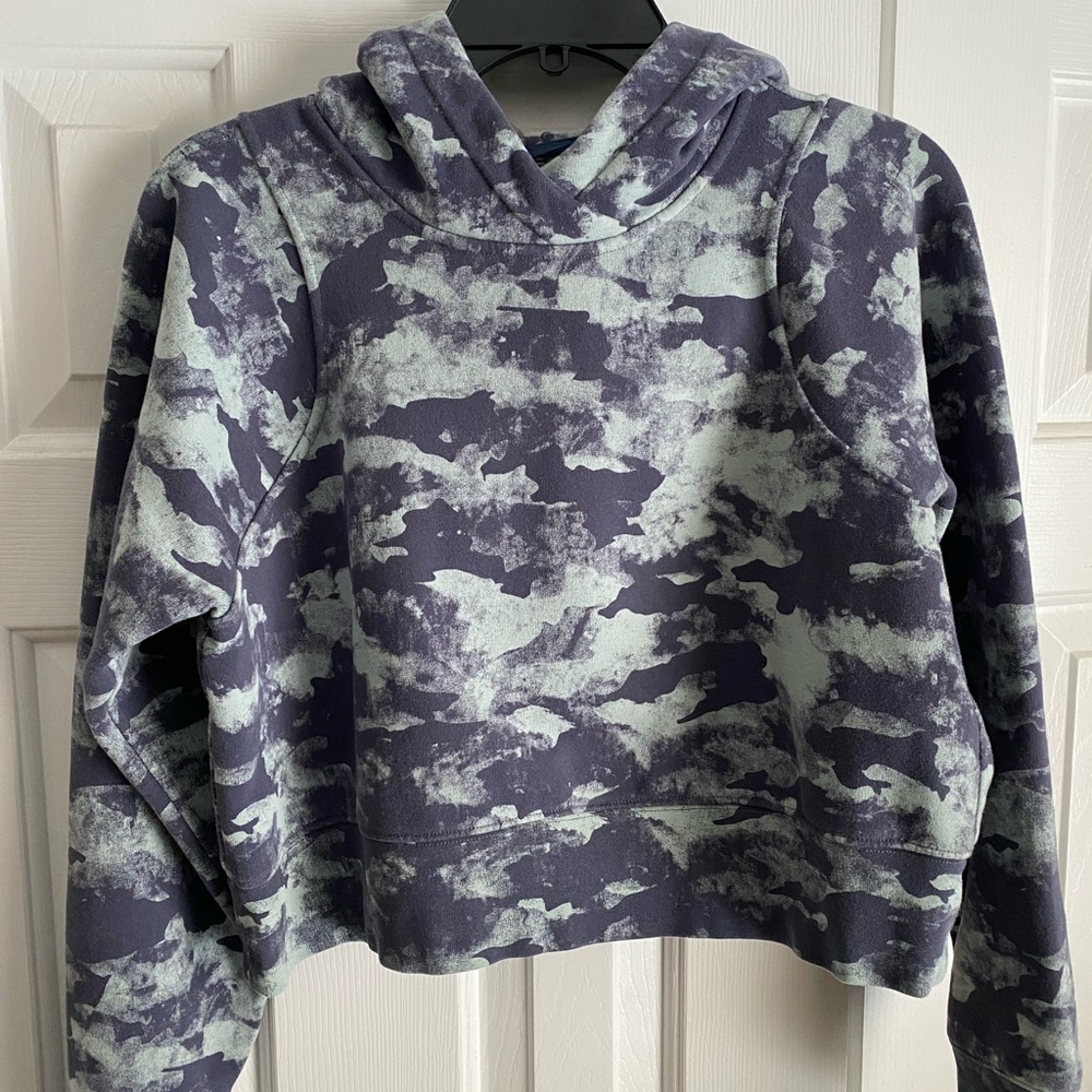 lululemon grey camo pattern cropped hoodie size small